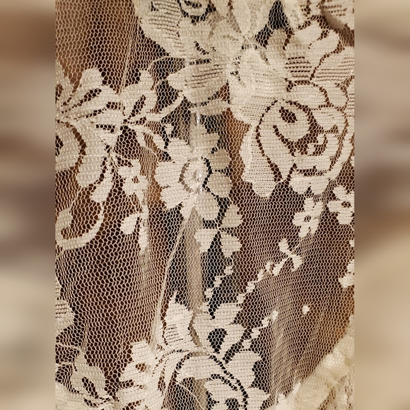 Beautiful Vintage-Look Lace Top - Picture 6 of 6